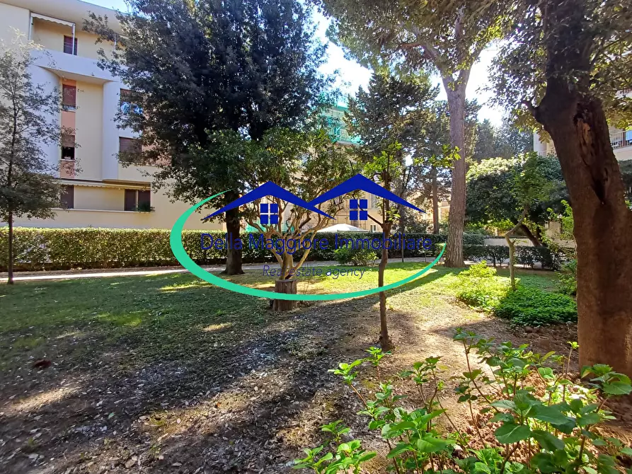 Immagine 31 di Pentalocale in vendita  in via montebello a Livorno