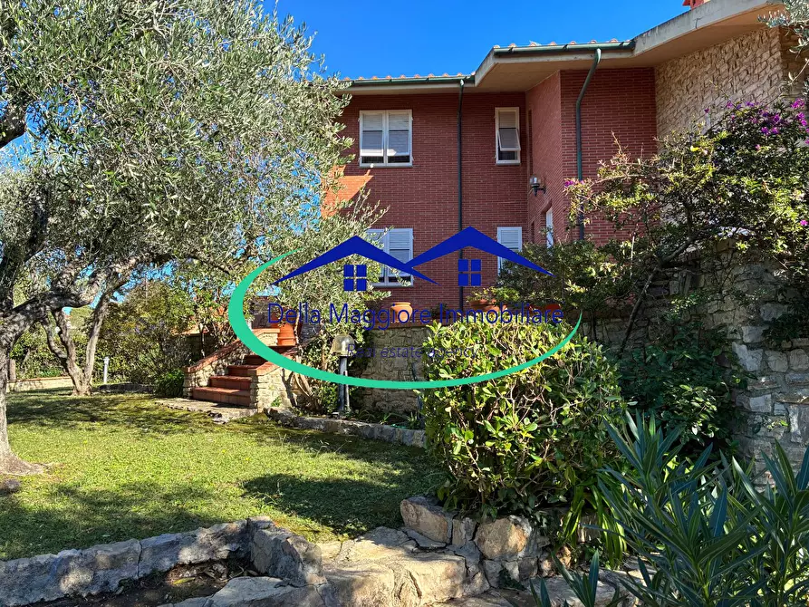Immagine 29 di Villa in vendita  a Livorno