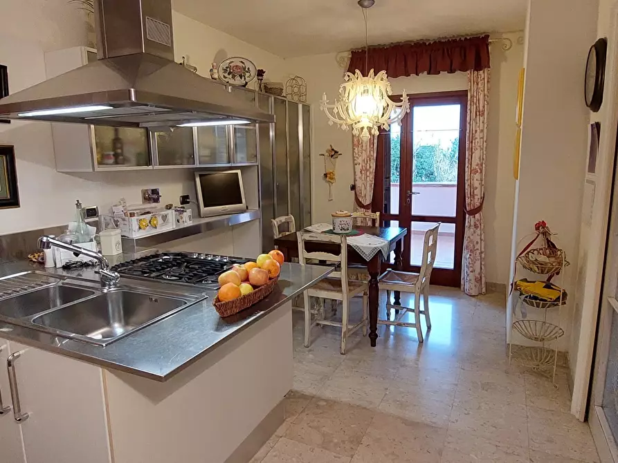Immagine 19 di Villa in vendita  a Livorno