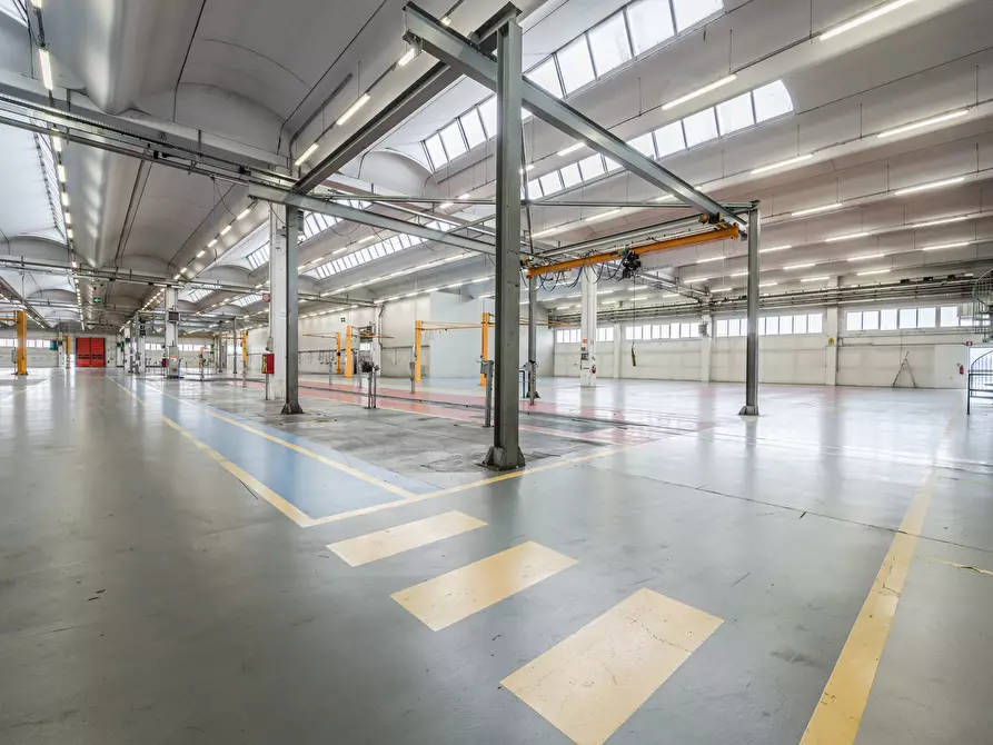 Immagine 5 di Attività artigianale in vendita  a Parma