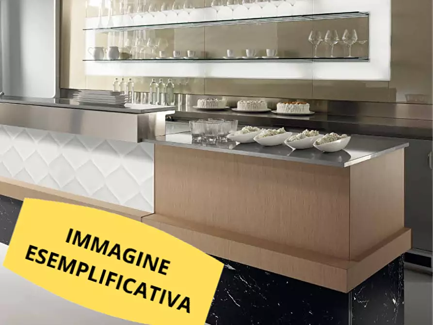 Immagine 12 di Locale commerciale in affitto  a Parma