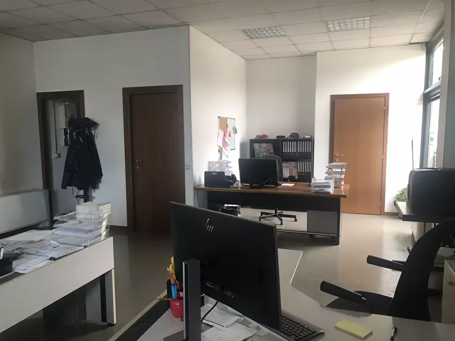 Immagine 21 di Attività artigianale in vendita  a Parma