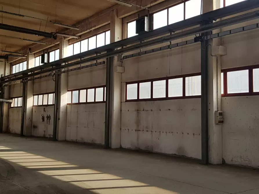 Immagine 3 di Attività artigianale in vendita  a Parma