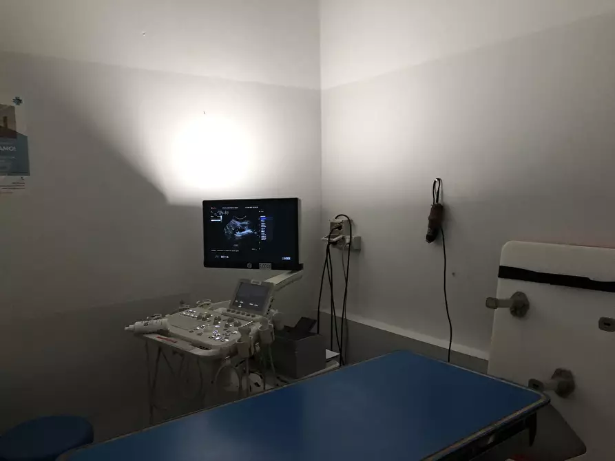 Immagine 7 di Ufficio in affitto  a Parma