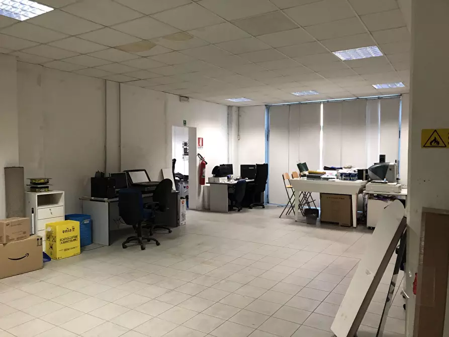 Immagine 10 di Attività artigianale in vendita  a Parma