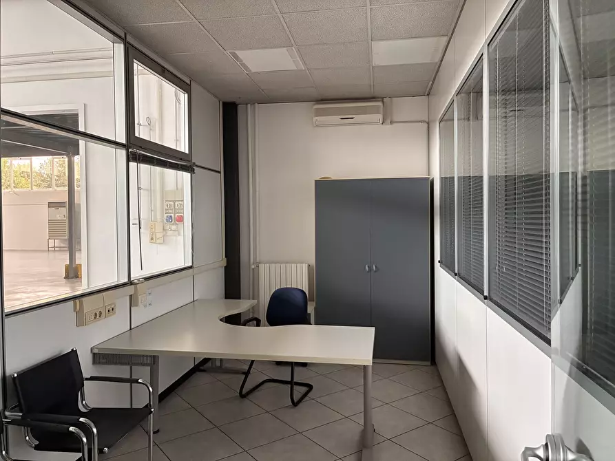 Immagine 3 di Capannone industriale in affitto  a Parma