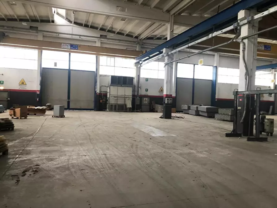 Immagine 5 di Attività artigianale in affitto  a Parma