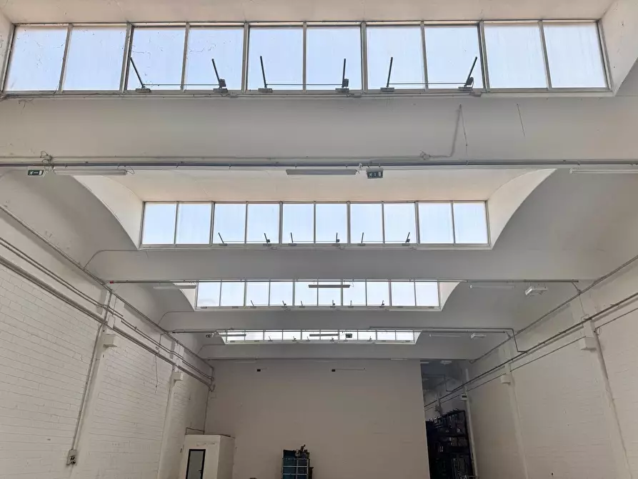 Immagine 19 di Attività artigianale in affitto  a Parma