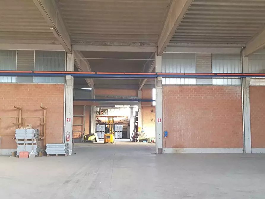 Immagine 11 di Attività artigianale in vendita  a Parma