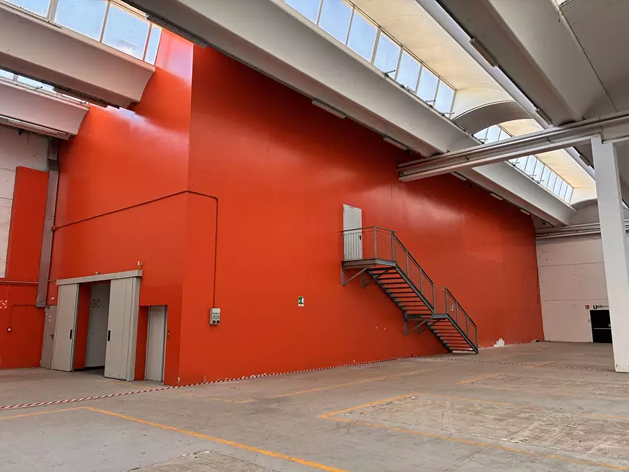 Immagine 3 di Capannone industriale in vendita  a Parma