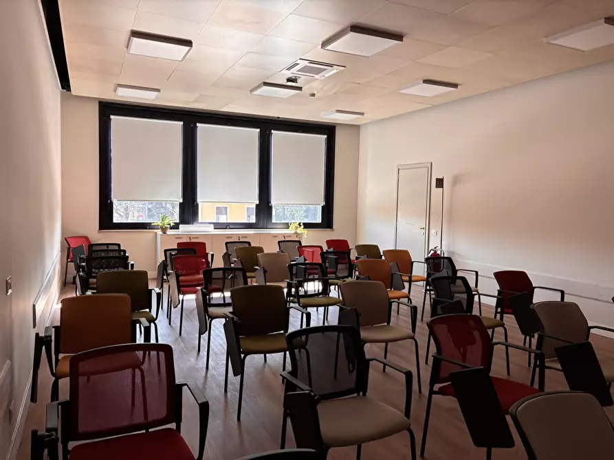 Immagine 11 di Ufficio in affitto  in Strada Langhirano a Parma