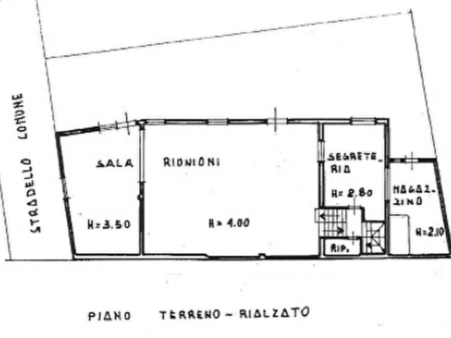 Immagine 12 di Showroom in vendita  a Parma