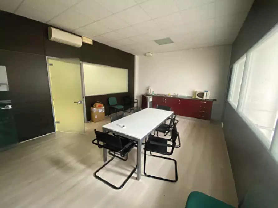 Immagine 3 di Capannone industriale in vendita  a Parma