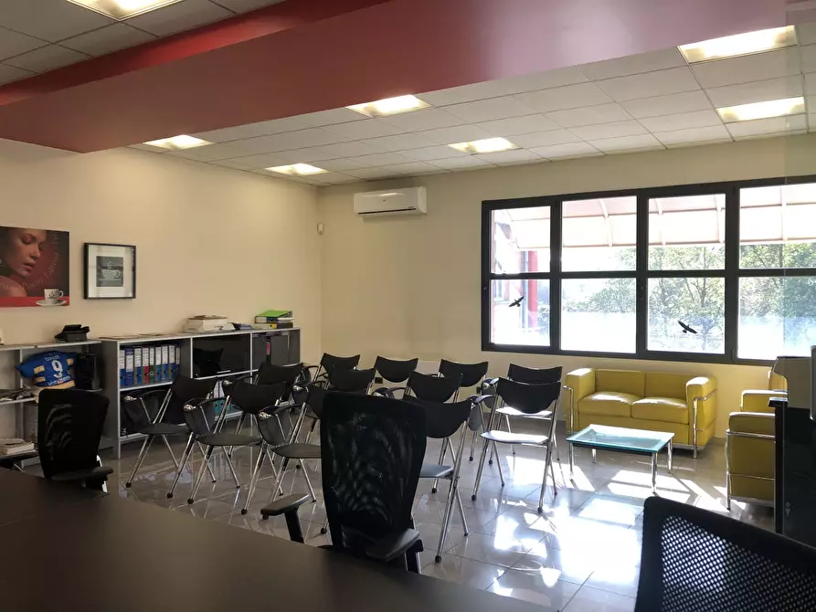 Immagine 3 di Capannone industriale in affitto  a Parma