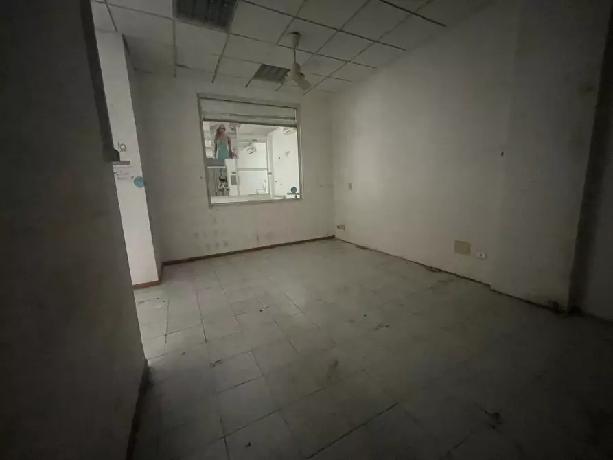 Immagine 4 di Locale commerciale in vendita  in Via Conca a Ancona