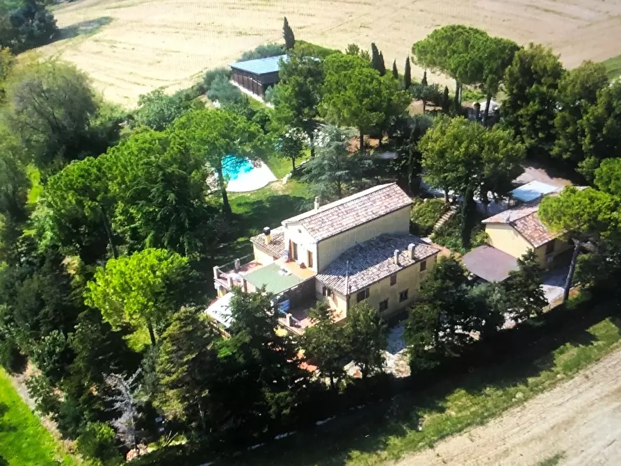 Immagine 1 di Villa in vendita  in VIA CHIARAVALLESE a Osimo