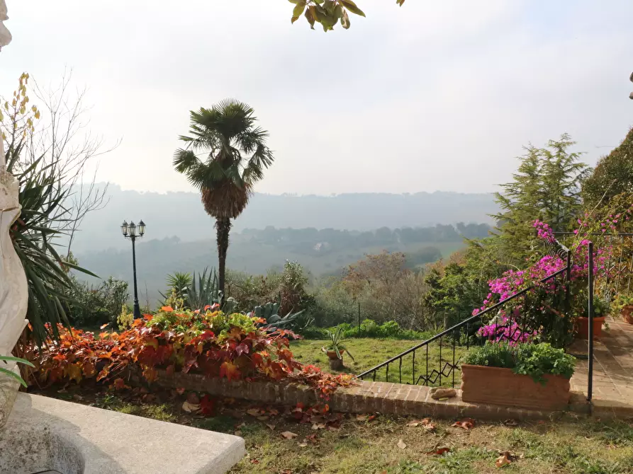 Immagine 3 di Villa in vendita  in VIA chiaravallese a Osimo