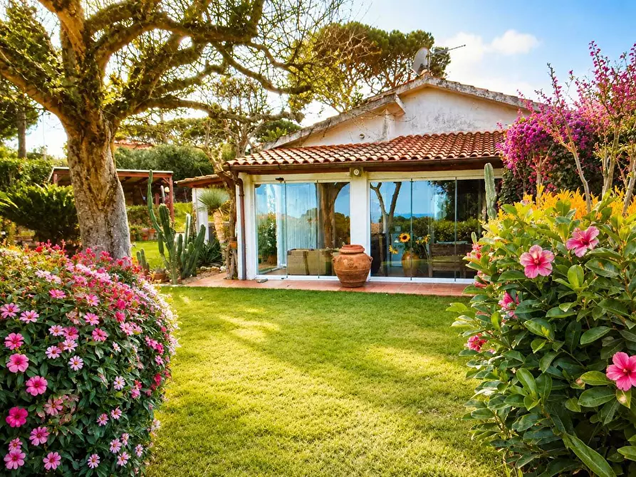 Immagine 1 di Villa in vendita  in Via del Taunus 33 a Ancona