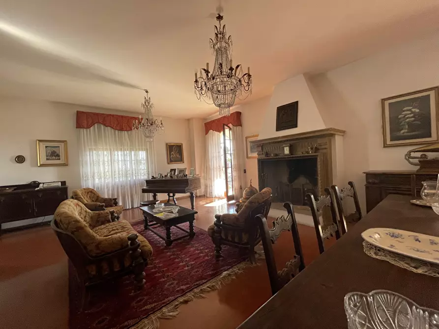 Immagine 35 di Villa in vendita  in VIA chiaravallese a Osimo