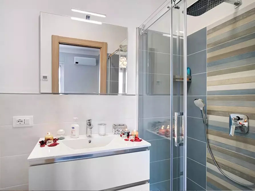 Immagine 11 di Trilocale in affitto  in Via San Francesco 37 a San Remo