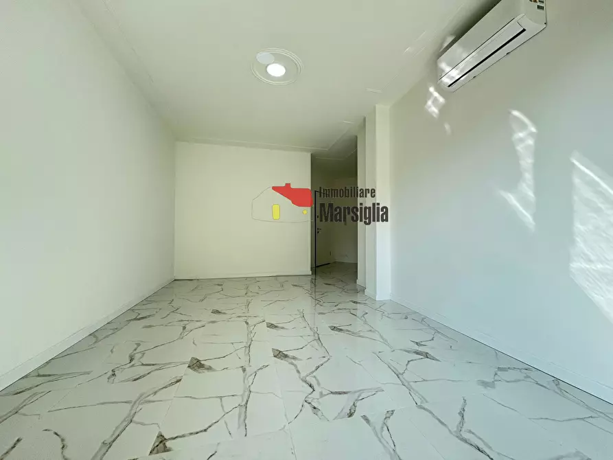 Immagine 5 di Trilocale in vendita  in Corso degli Inglesi 533 a San Remo