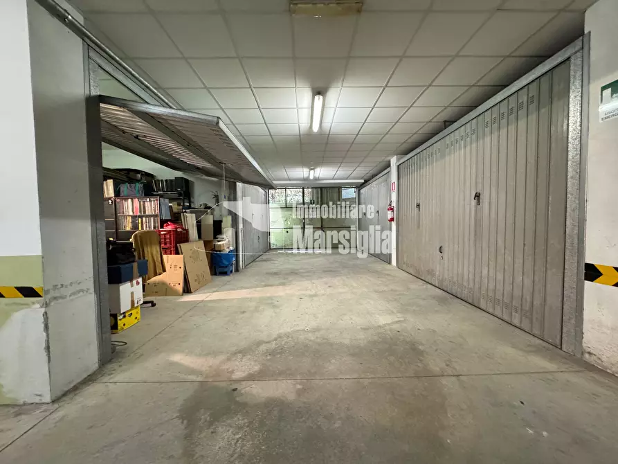 Immagine 1 di Garage in vendita  in VIA FRANCO ALFANO 32 a San Remo