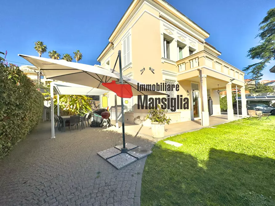 Immagine 1 di Villa in vendita  in Strada Solaro 105 a San Remo