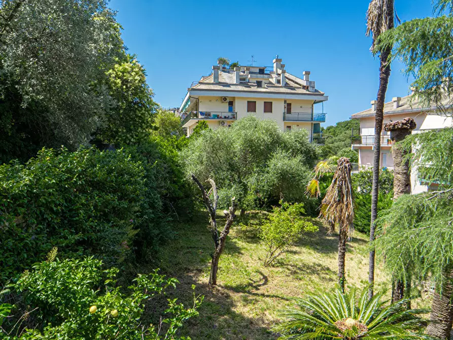 Immagine 4 di Villa in vendita  in Via Romana della Castagna a Genova
