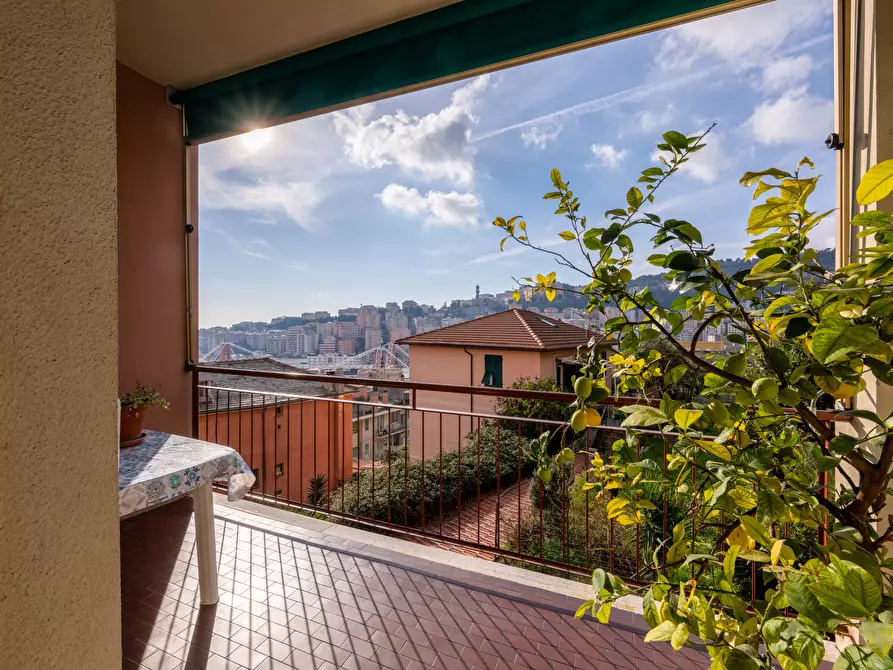 Immagine 1 di Appartamento in vendita  in Via Robino a Genova