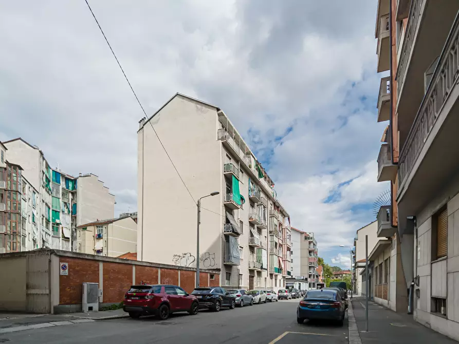 Immagine 20 di Bilocale in vendita  in Via Luigi Goytre a Torino