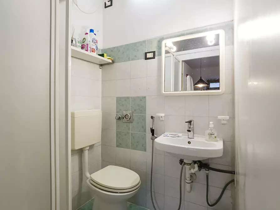 Immagine 17 di Bilocale in vendita  in Via Bertola a Torino