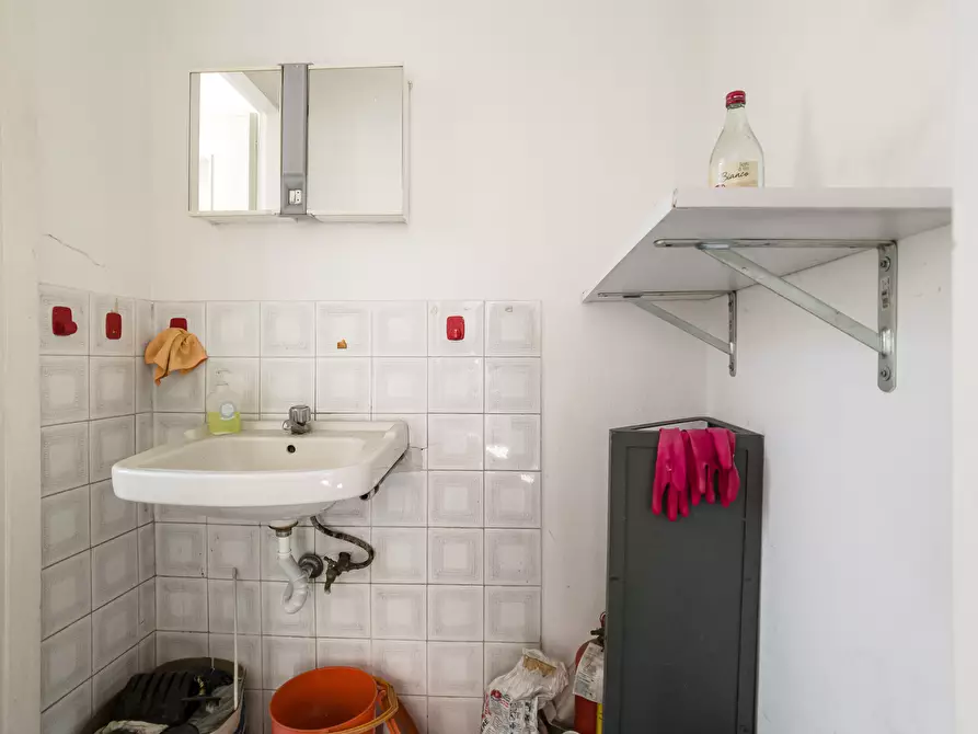 Immagine 17 di Locale commerciale in vendita  in Via Giorgio Bellono a Torino