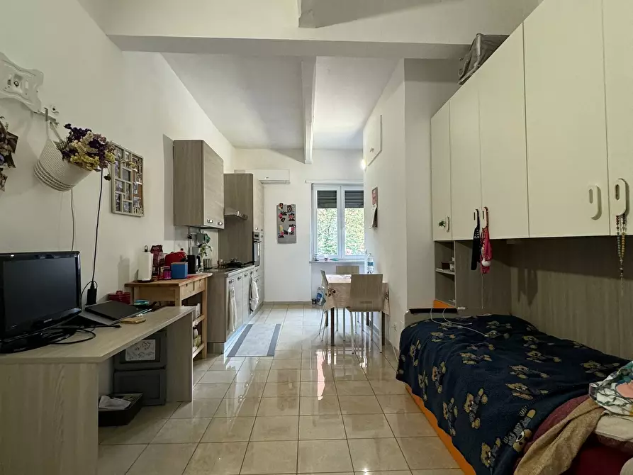 Immagine 25 di Palazzo in vendita  a Torino