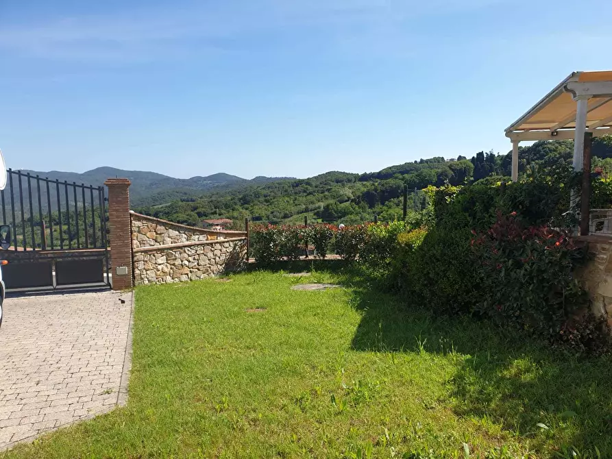Immagine 6 di Villa in vendita  a Livorno