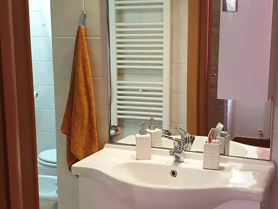 Immagine 22 di Trilocale in vendita  a Livorno