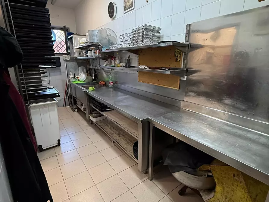 Immagine 9 di Locale commerciale in vendita  in Via Santa Maria 160 a Nettuno