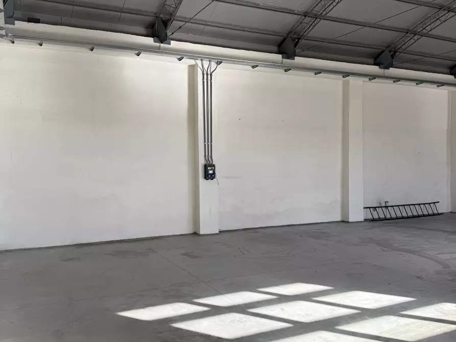 Immagine 6 di Magazzino in affitto  in Via Lequile 175 a Lecce