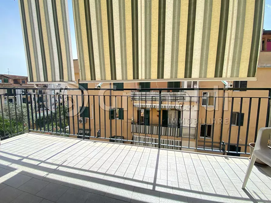 Immagine 9 di Appartamento in vendita  a Giugliano In Campania
