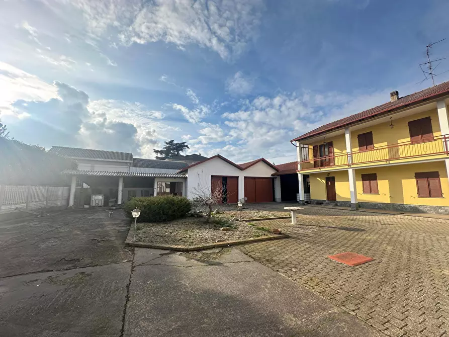 Immagine 3 di Casa bifamiliare in vendita  in Via Guglielmo Marconi 29 a Prarolo