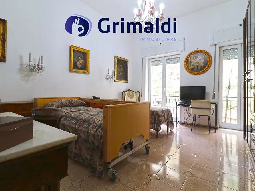 Immagine 9 di Quadrilocale in vendita  in Via Chiatamone a Napoli