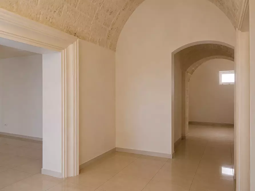 Immagine 21 di Palazzo in vendita  in Viale Unità D'Italia 18 a Fasano