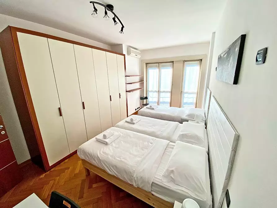 Immagine 18 di Trilocale in affitto  in Via Bronzino 6 a Milano