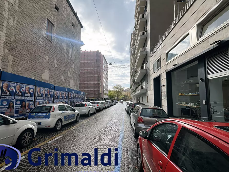 Immagine 9 di Locale commerciale in affitto  a Napoli
