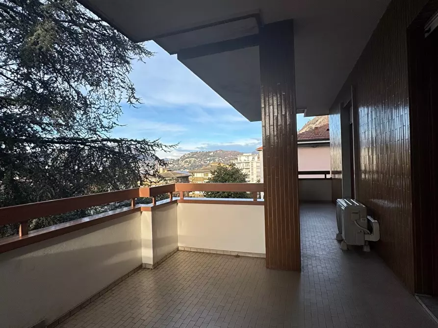 Immagine 13 di Quadrilocale in affitto  in Via Enrico Musa 4 a Como