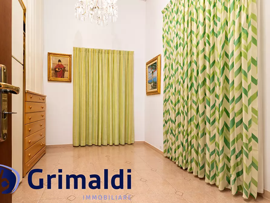 Immagine 9 di Quadrilocale in vendita  in Via Chiatamone a Napoli