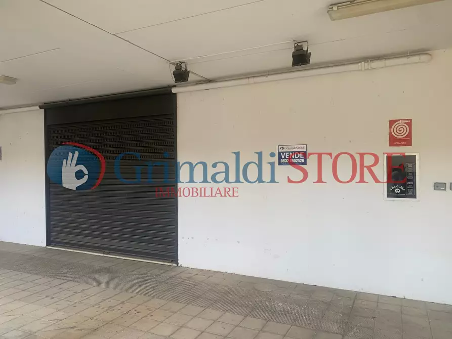 Immagine 26 di Locale commerciale in vendita  in Via Pacinotti 19 a Campi Salentina