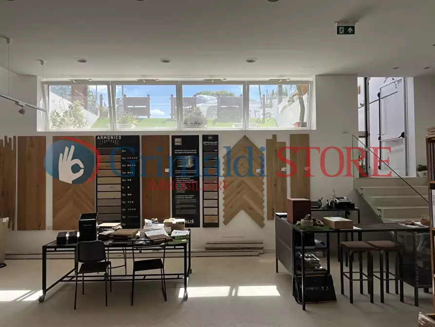 Immagine 30 di Magazzino in vendita  in Viale Giovanni Paolo II 71 a Lecce
