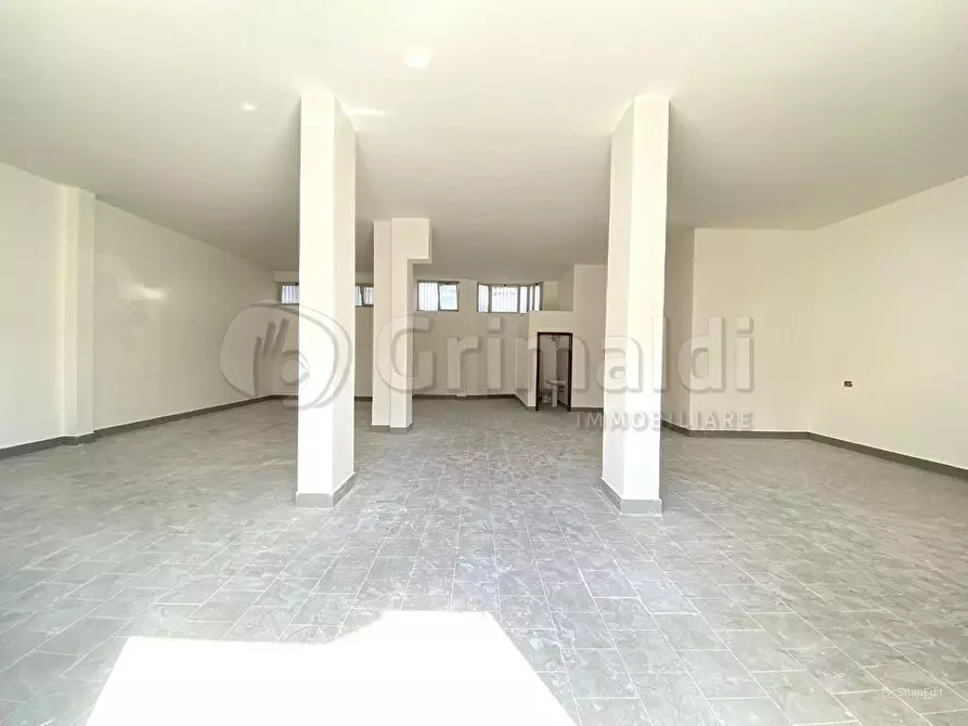 Immagine 5 di Locale commerciale in affitto  a Giugliano In Campania