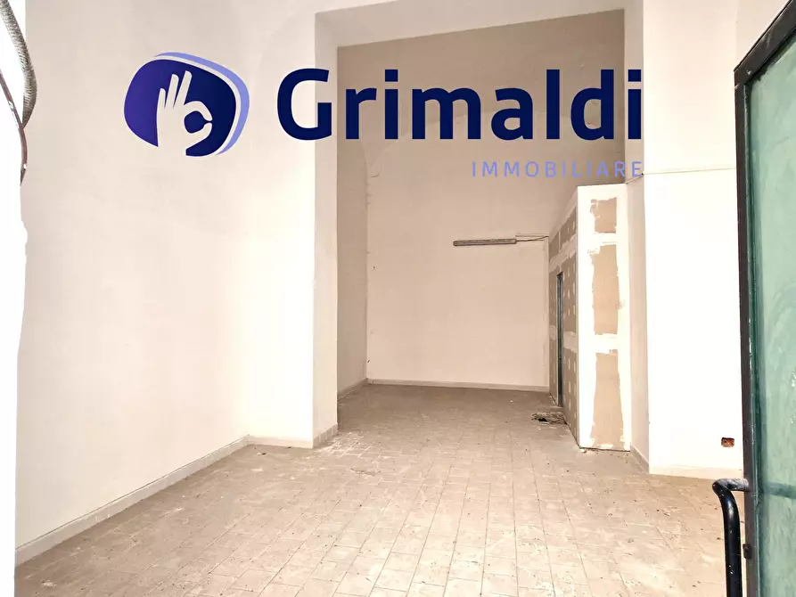 Immagine 1 di Locale commerciale in vendita  in Via Giuseppe Martucci 77 a Napoli