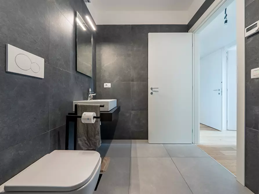 Immagine 11 di Appartamento in vendita  in Viale Pablo Neruda a Roma